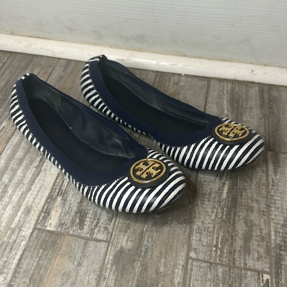 Tory Burch Striped Navy Blue and White Flats with Gold Accent Size 8.5 - Picture 1 of 5